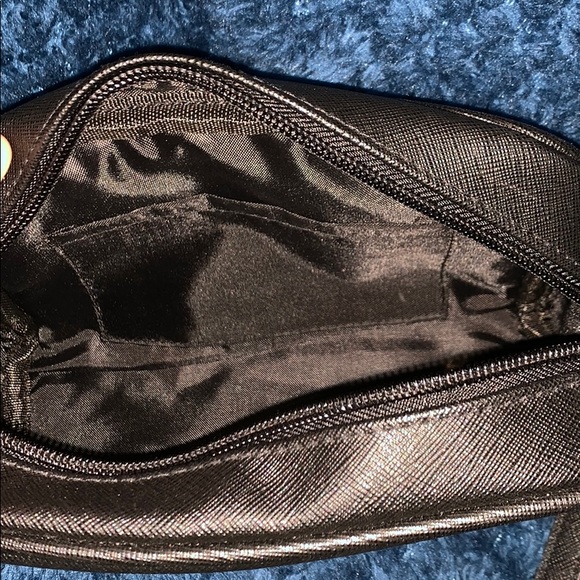 Michael Kors wristlet - Picture 2 of 3